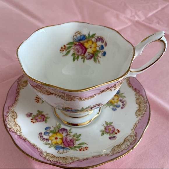 Rare Royal Albert Tea Set with a Pink Border, Scrollwork and Floral Sprays - Picture 3 of 9